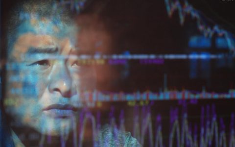 即月期指低开221点